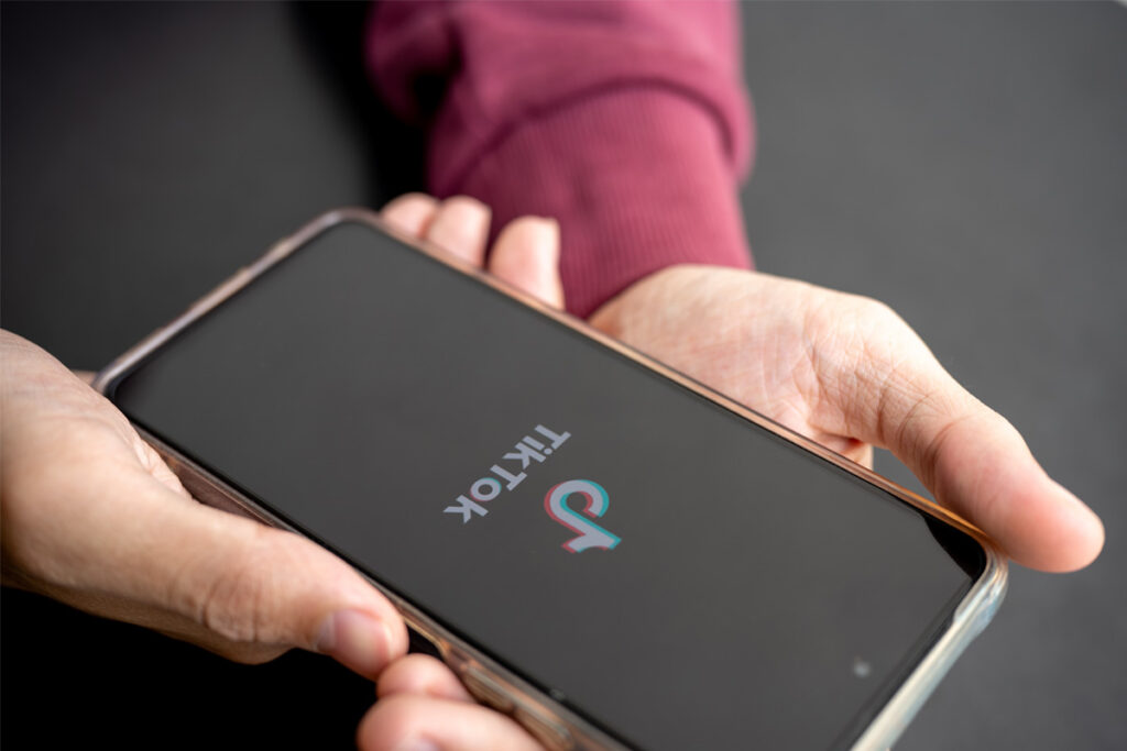 TikTok広告の最適な秒数は？失敗しない時間を目的別・形式別で解説